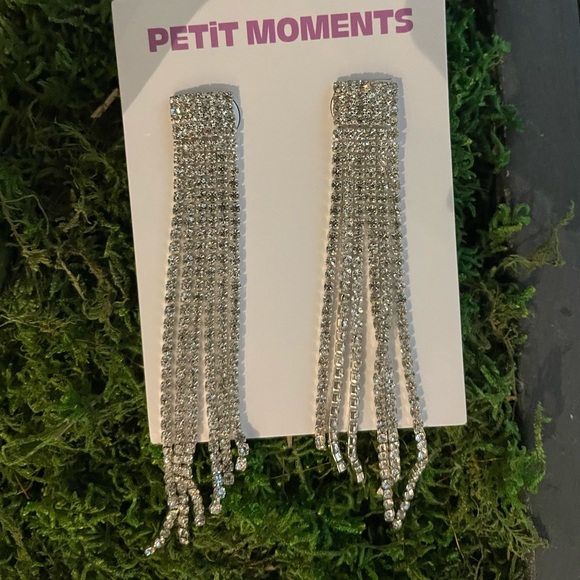 NWT Petite moments Silver drop Earrings - Picture 2 of 2